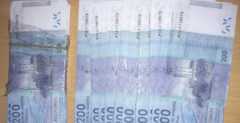 طنجة.. اعتقال 3 أشخاص من أجل النصب باستعمال أوراق مالية مزورة