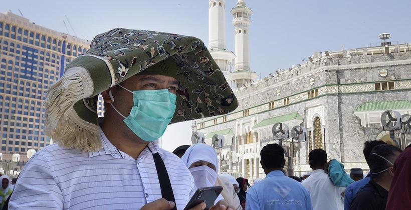 الحجاج يبدأون رحلة الصعود إلى منى وسط تدابير صحية استثنائية