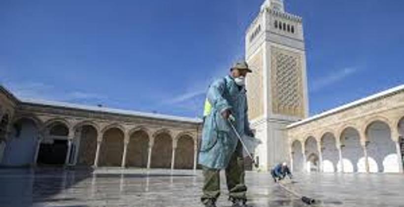 وزارة الأوقاف تصدر دليلا يحدد إجراءات إعادة فتح المساجد في ظل الجائحة 
