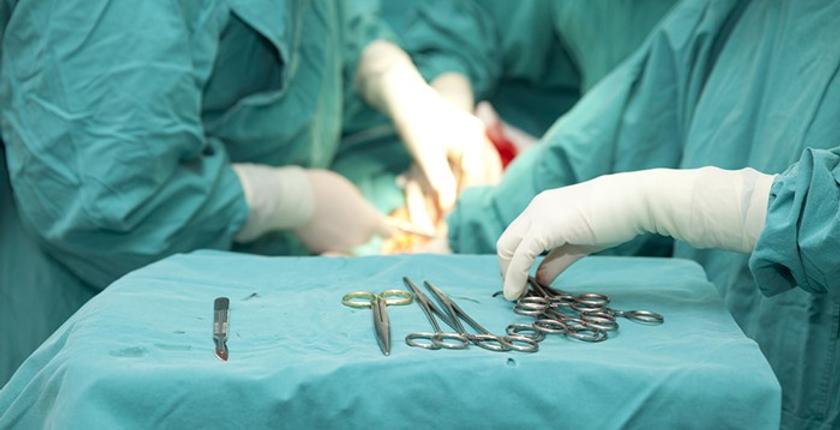 الداخلة.. نجاح أول عملية جراحية دقيقة لعلاج التعفنات الدماغية لدى مولود جديد 