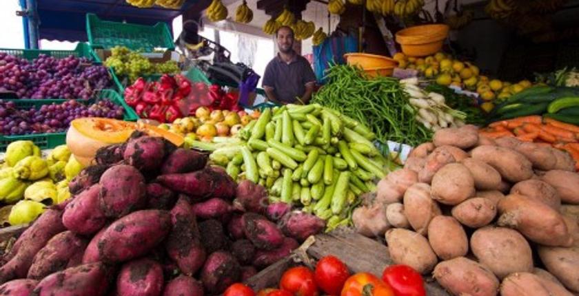 في غياب المراقبة.. ارتفاع أسعار الخضر والفواكه بأسواق البيضاء