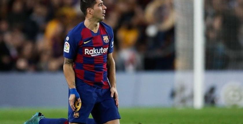 بشكل مفاجئ برشلونة يوقف انتقال سواريز