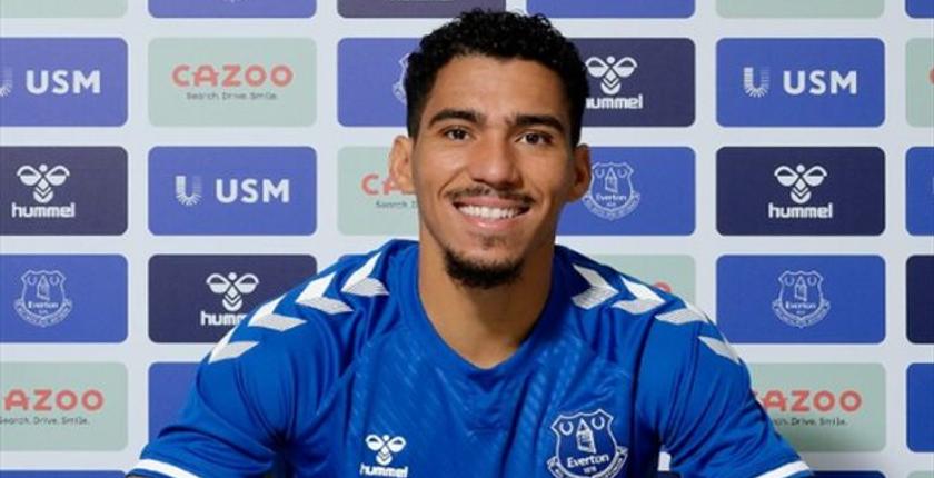 رسميا.. إيفرتون يضم آلان لاعب وسط نابولي
