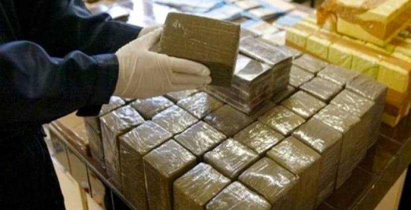 ميناء طنجة المتوسط.. إحباط محاولتين منفصلتين لتهريب 745 كيلوغراما من مخدر الشيرا