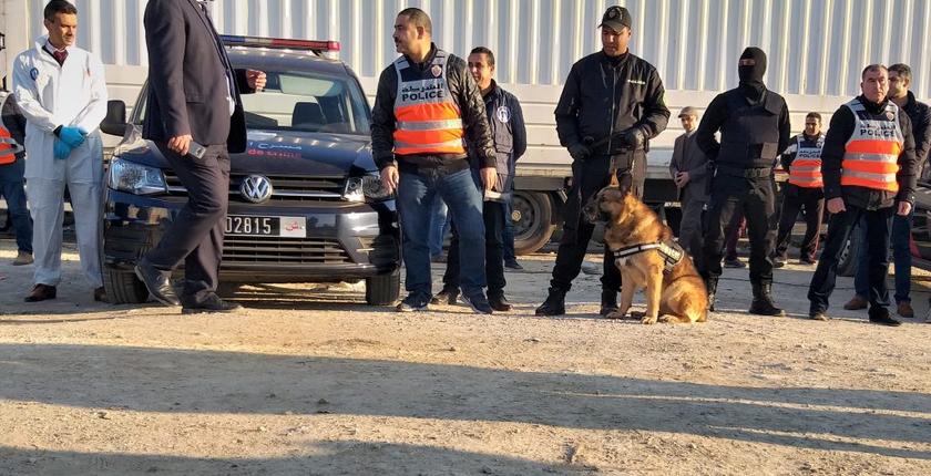 الغموض يلف انتحار عميد شرطة داخل سيارته بميناء طنجة