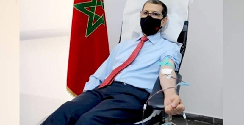 العثماني يتبرع بالدم ويدعو المغاربة للمشاركة لإنقاذ الأرواح