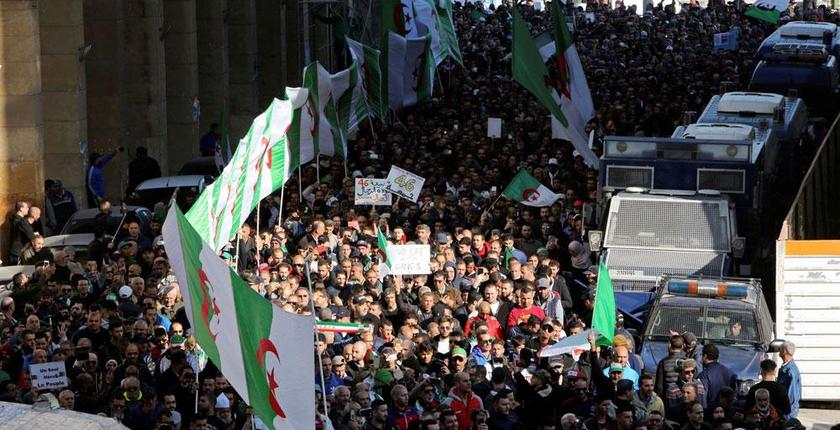 حراك الجزائر "مستمر" رغم إطلاق سراح عدد من المعتقلين