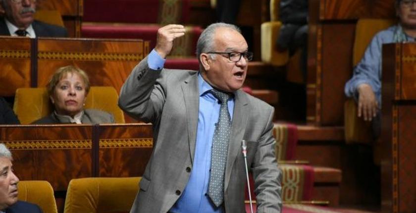 اتهام أخنوش والعلمي بعدم احترام الدستور والقانون..