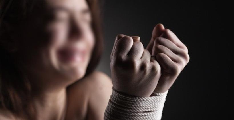 بعد رفضها "الزواج الأبيض".. أسرة مغربية تحتجز مواطنة أجنبية