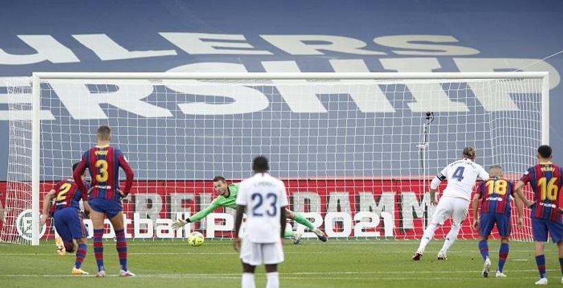 "كلاسيكو الأرض".. ريال مدريد يقسو على برشلونة بثلاثية