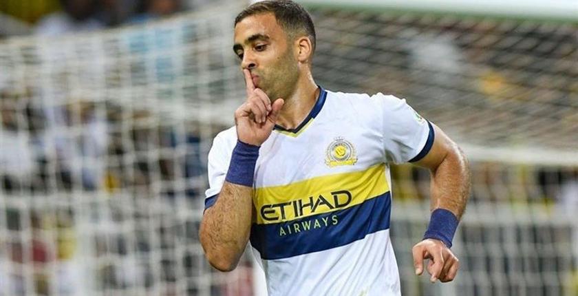 اللاعب المغربي حمد الله يرد على "استفزاز" ماكرون + ألبوم صور