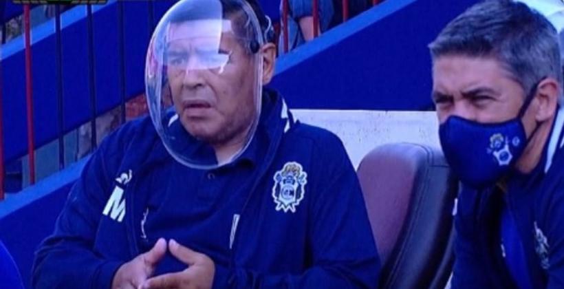 مارادونا يحتفل بعيد ميلاده ال 60 في الحجر الصحي