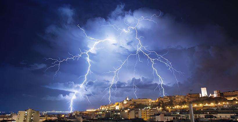 توقعات طقس اليوم ..زخات رعدية قوية وأمطار متفرقة بعدد من المناطق