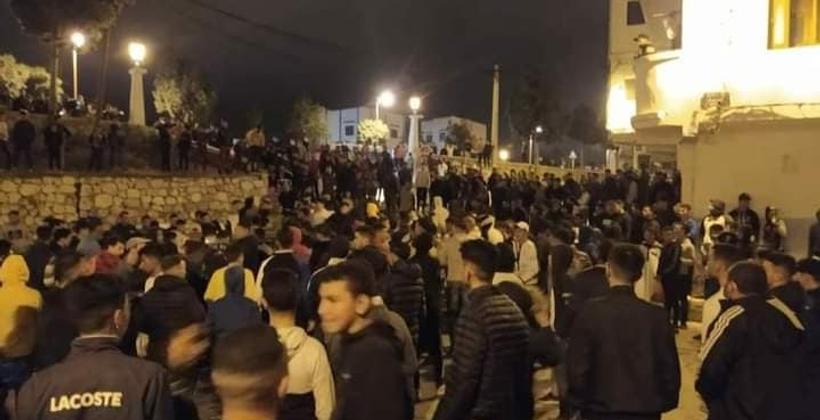 منع "صلاة التراويح" في رمضان يخرج ساكنة المضيق للإحتجاجات وخرق حظر التجول الليلي
