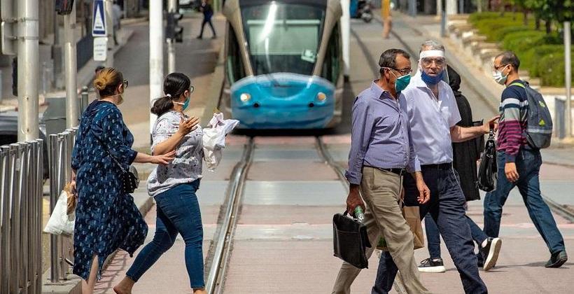 خبير مغربي: العودة للحياة الطبيعية رهين بانخراط الجميع في حملة التلقيح ضد "كورونا"