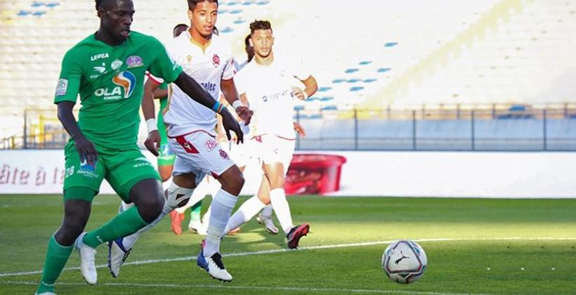 "ديربي" الرجاء والوداد.. رهانات متعددة ومواجهة تكتيكية بين مدربين تونسيين