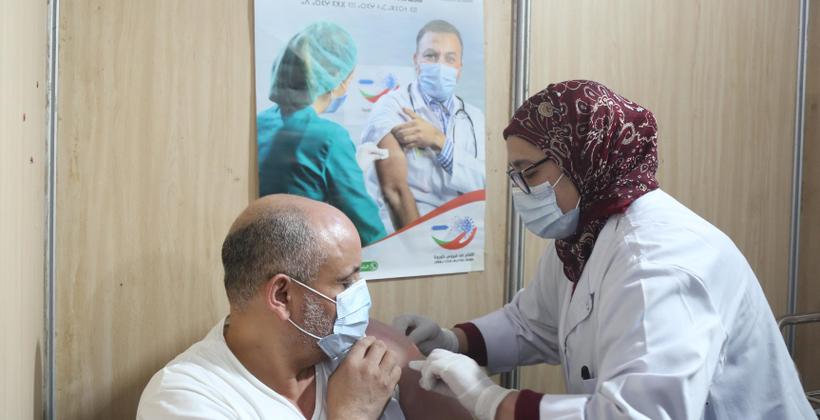 "كوفيد-19".. خبير مغربي يوجه نداء إلى هذه الفئة الإسراع في الإستفادة من اللقاح