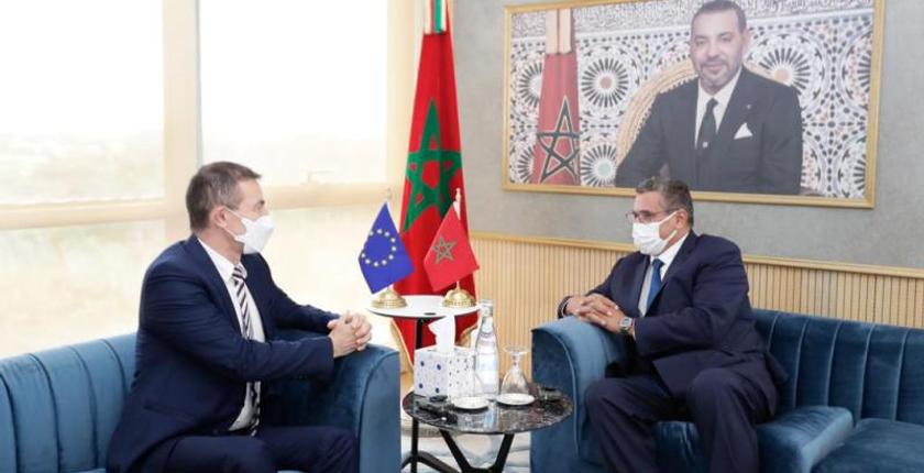 "أخنوش" يتلقى التهنئة من مسؤول أوروبي بفوز حزبه بالإنتخابات
