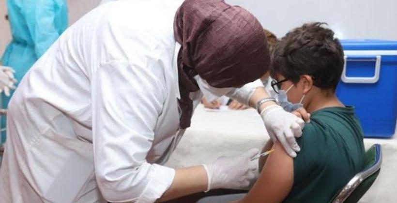 الخميسات.. حقيقة وفاة تلميذ بعد تلقيه جرعة من لقاح "كورونا"