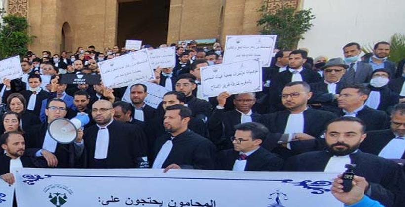 تصعيد.. المحامون يشلون محاكم المملكة تنديدا بقرار فرض "جواز التلقيح"