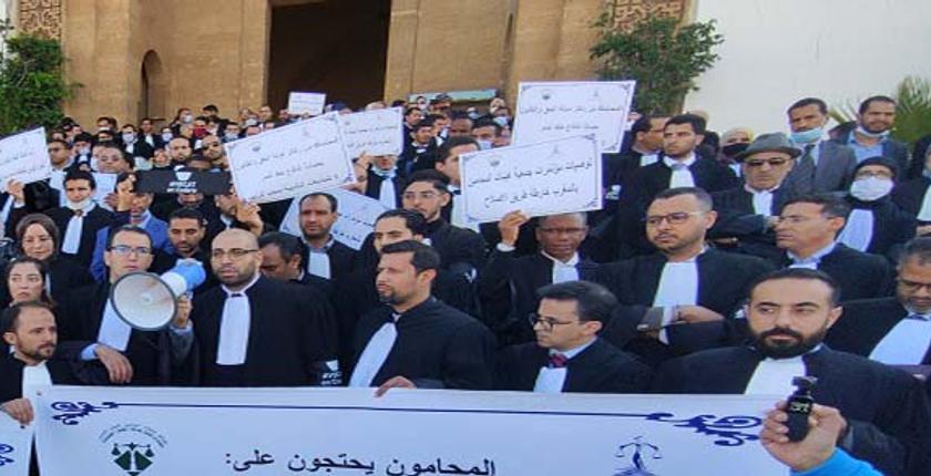 تصعيد.. المحامون يشلون محاكم المملكة تنديدا بقرار فرض "جواز التلقيح"
