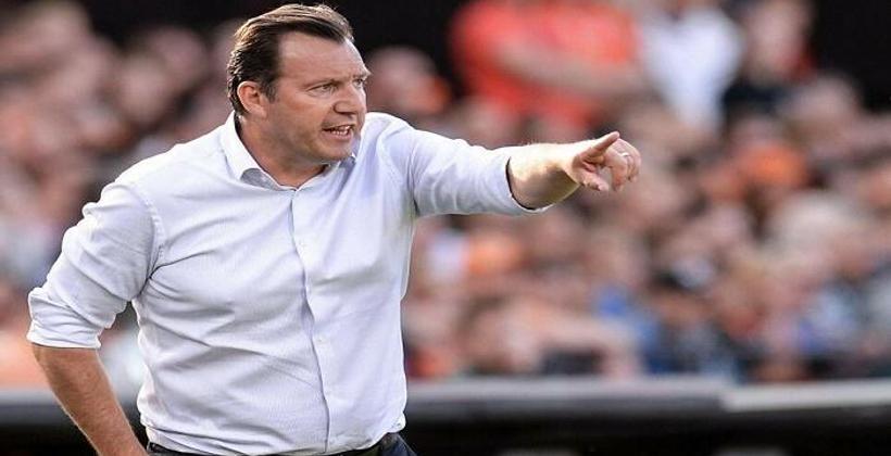 مارك فيلموتس في طريقه لتدريب الرجاء