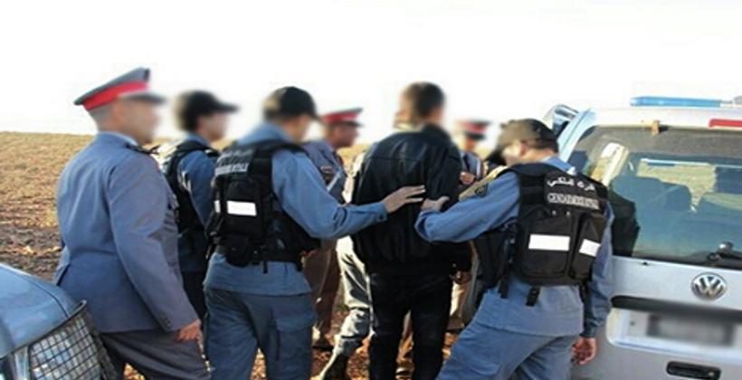 بعد الارتياب من قيامهم بطقوس غريبة داخل مقبرة .. مواطنون يحاصرون عصابة ويربطون الاتصال بالدرك 