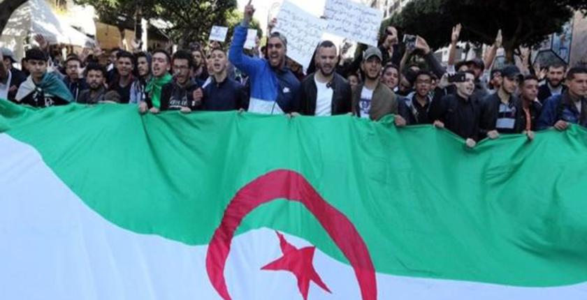 في "الجمعة التاسعة".. الجزائريون يخرجون بكثافة ويطالبون برحيل بقايا نظام "بوتفليقة"