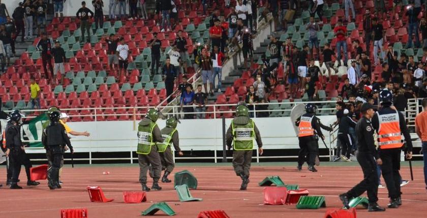 أعمال الشغب تعود للملاعب المغربية.. وهذه حصيلة مباراة الجيش وبركان