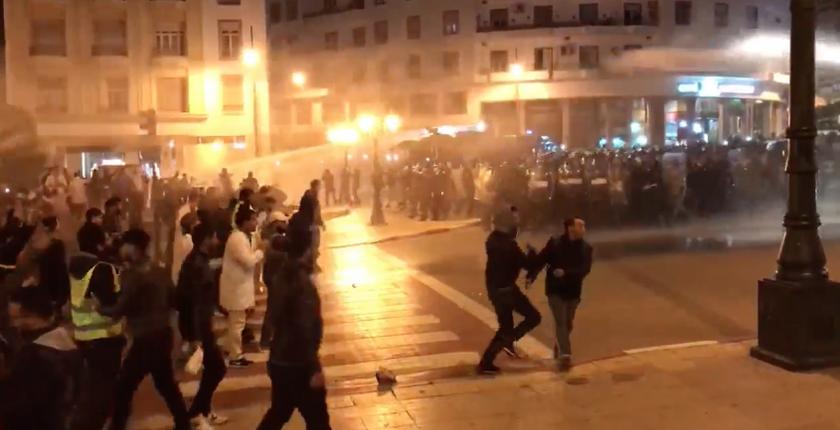تدخل أمني عنيف لفض اعتصام ليلي لـ"الأساتذة المتعاقدين" أمام البرلمان