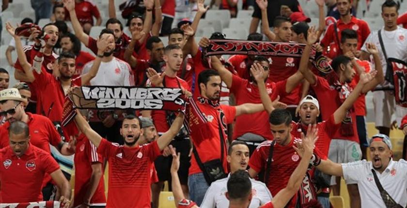 جماهير الوداد تنفض الغبار على الأوضاع الاجتماعية في المغرب بأغنية  "قلب حزين" 