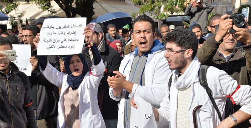 نقابات التعليم تطالب حكومة العثماني بتسريح الأجور الموقوفة 