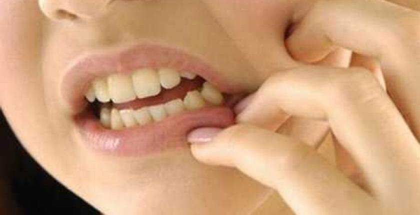 تخلص من هذه العادات الخاطئة فإنها تدمر أسنانك !!