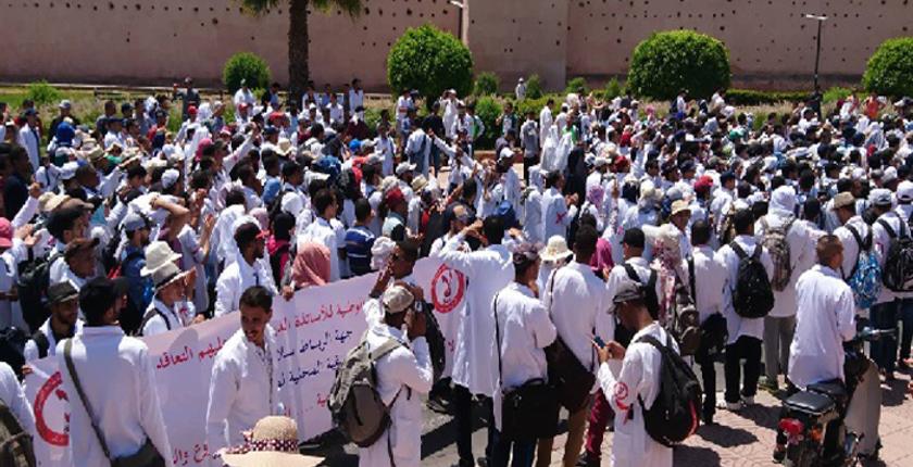 أمزازي يعرض مقترحات جديدة على نقابات التعليم.. والأخيرة تعلق الإضراب