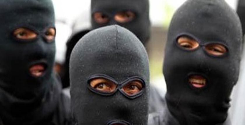 على طريقة أفلام هوليود.. ملثمون يسرقون وكالة "وفا كاش" بالدار البيضاء