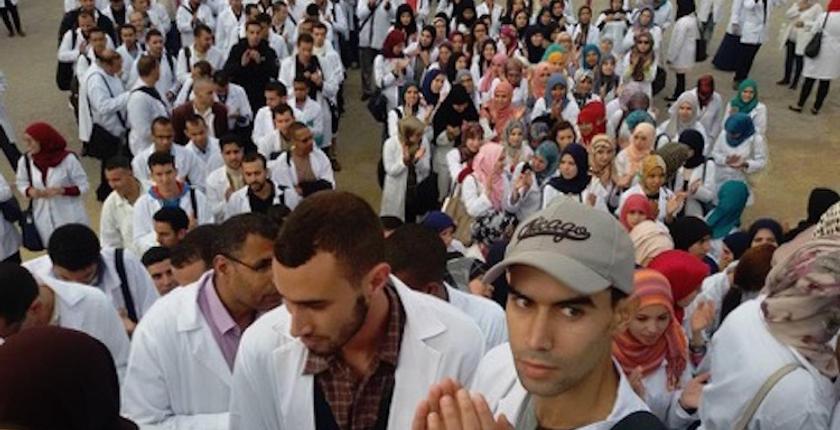 أساتذة "الكونطرا" يلتحقون بأقسامهم.. وأمزازي يطلق جولة جديدة من الحوار 