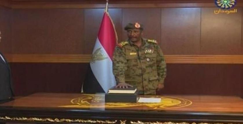 عبدالفتاح البرهان يؤدي القسم رئيسا للمجلس العسكري في السودان