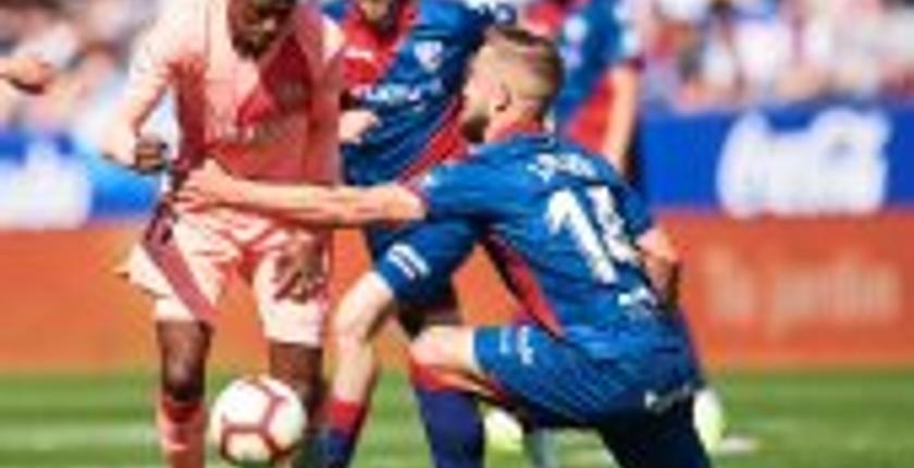 في غياب ميسي.. برشلونة يسقط في فخ هويسكا بـ'الليغا' 