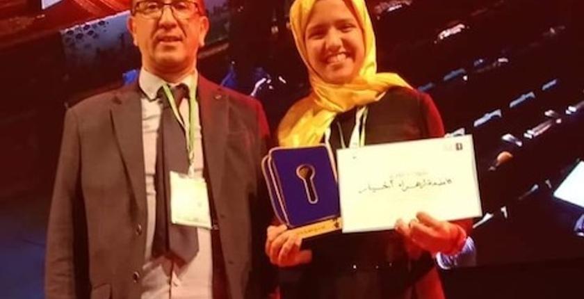 تلميذة مغربية تنتزع بطاقة التأهل إلى نهائيات "تحدي القراءة العربي" بالإمارات