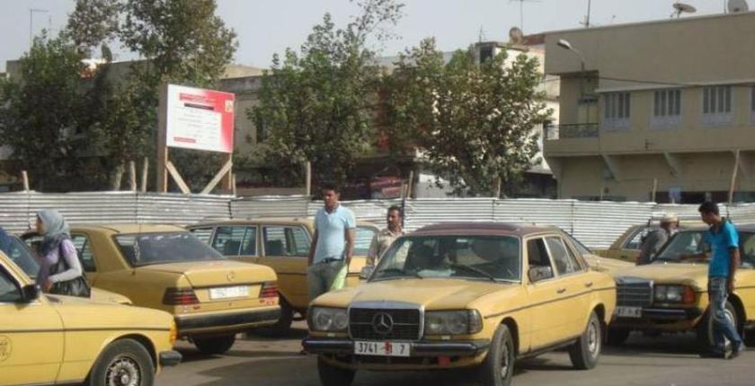 القنيطرة.. كبار المسؤولين يناقشون مشاكل سائقي "الطاكسيات" ..والعامل يرفض ترسيم التسعيرة الجديدة 