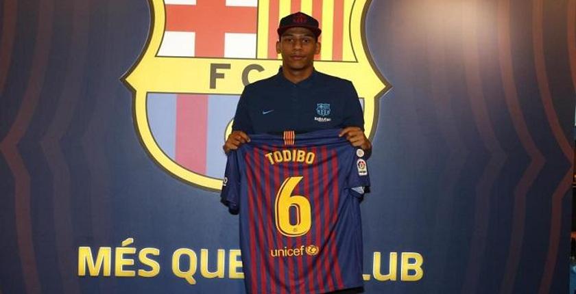 برشلونة يعلن تعاقده مع مدافع تولوز الفرنسي