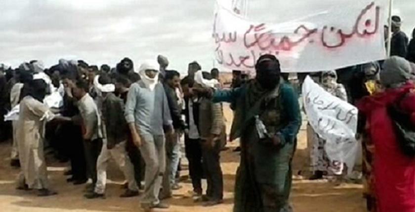الإحتجاجات تشعل مخيمات تندوف من أجل الكشف عن مصير "أحمد الخليل"