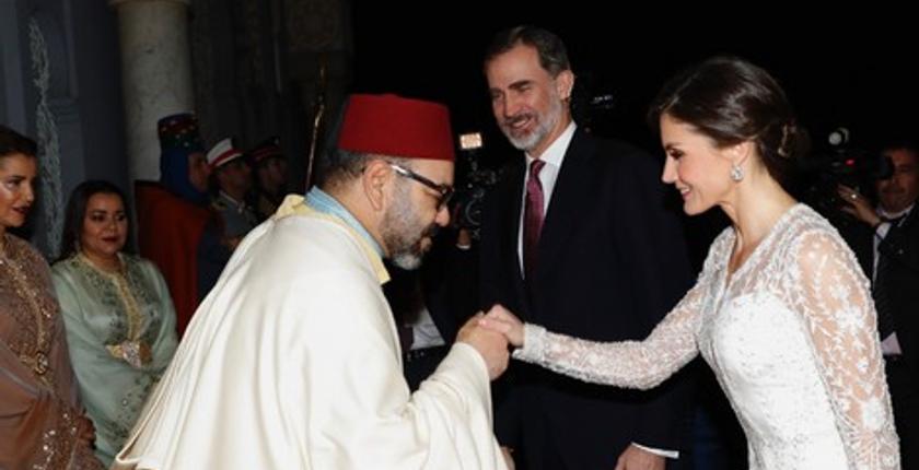   جلالة الملك  محمد السادس  يهدي سلهامه للملكة ليتيثيا