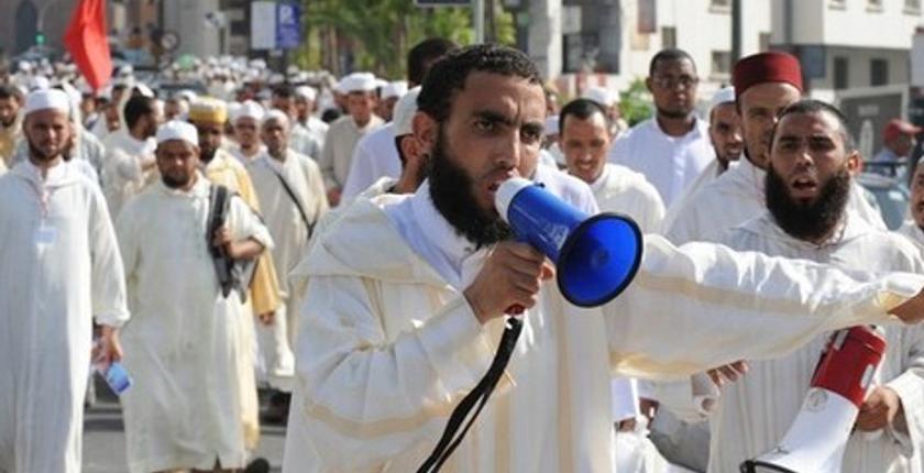متطرفون ملتحون يرهبون زوار المقابر بتطوان ويمنعونهم من الدخول 