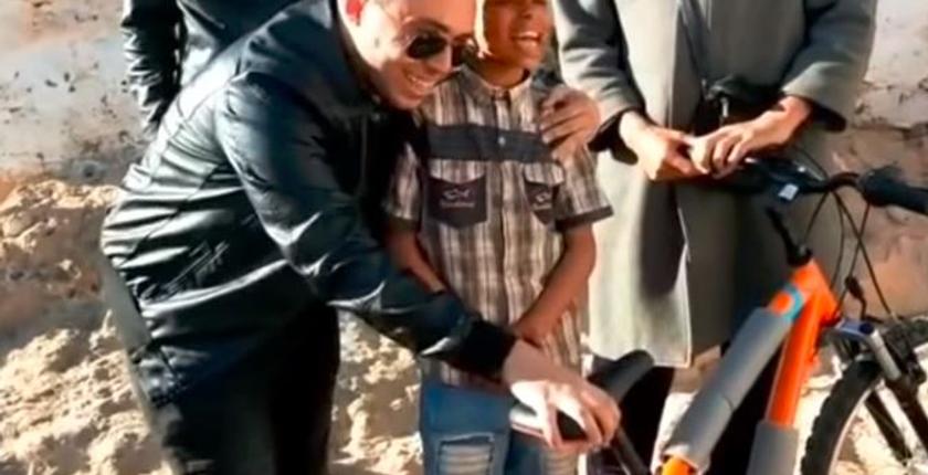 بعد إعجابه بأغانيه.. الغفولي يتفاعل مع طلب الطفل الشهير بـ"بيكالتي"