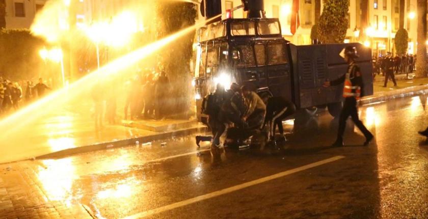 الرباط.. تدخل أمني عنيف بخراطيم المياه والعصي لتفكيك اعتصام الأساتذة المتعاقدين