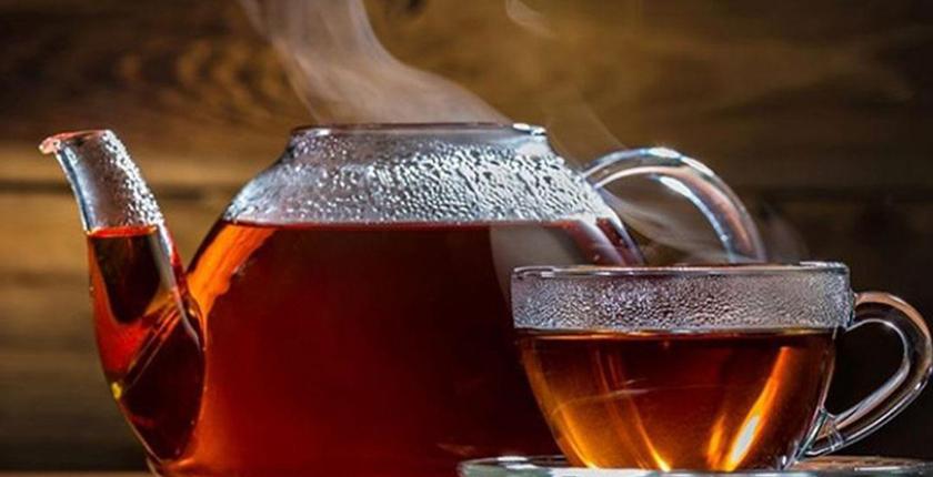 ماذا يحدث في صحتك عند شرب الشاي الساخن؟