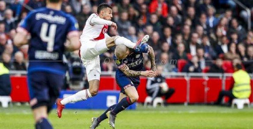 أياكس يهزم إيندهوفن ويشعل الصراع على لقب الدوري الهولندي