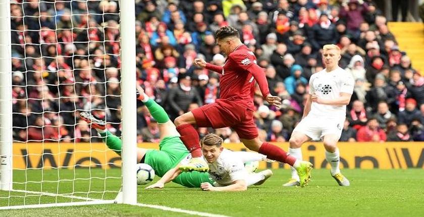 ليفربول يواصل الضغط على السيتي برباعية في مرمى بيرنلي
