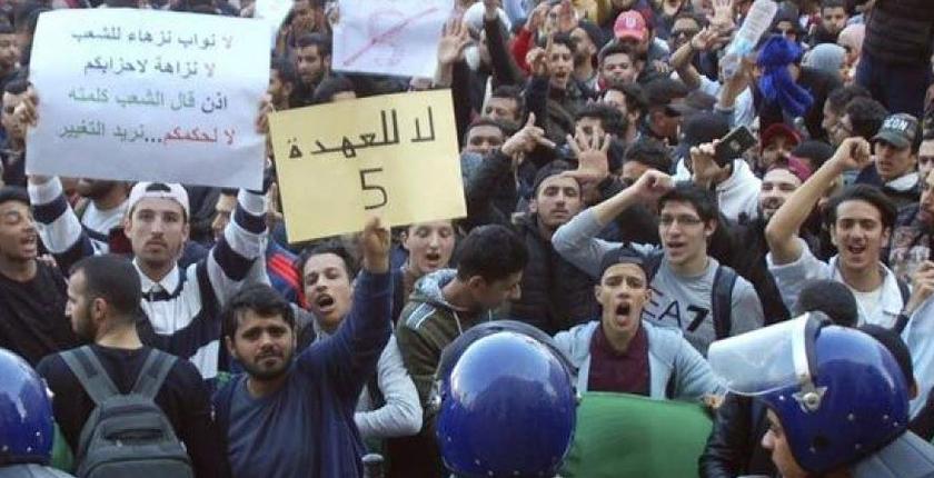 الجزائر على صفيح ساخن.. المعارضة تدعو لمواصلة الحراك الشعبي حتى الإستجابة لمطالبه